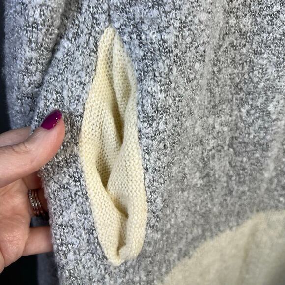 Lovemarks Cozy Gray and Cream Long Cardigan Sweater Size Medium - Picture 6 of 8